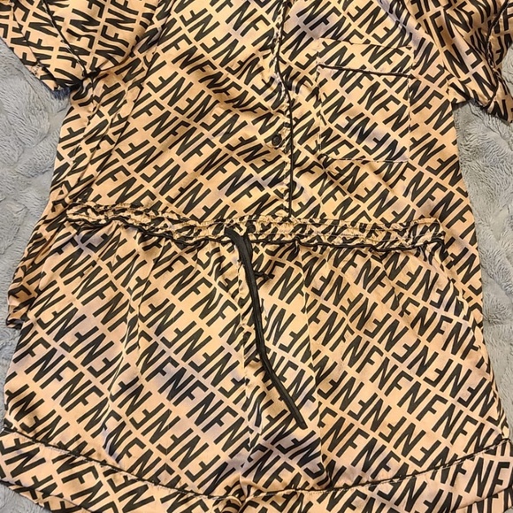 Cute Silk FN Short Set - Picture 6 of 7